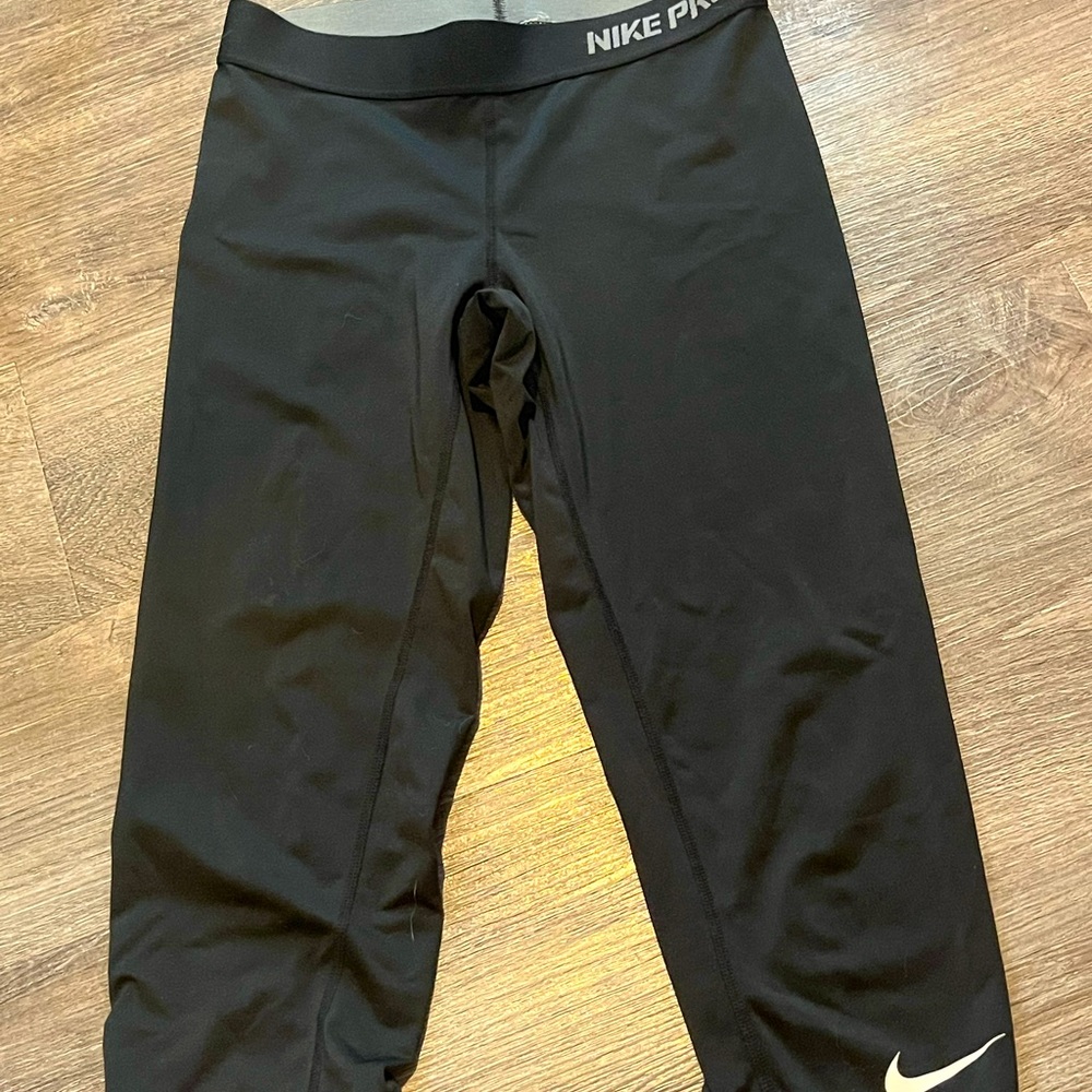 Small Nike Pro capri leggings in great condition